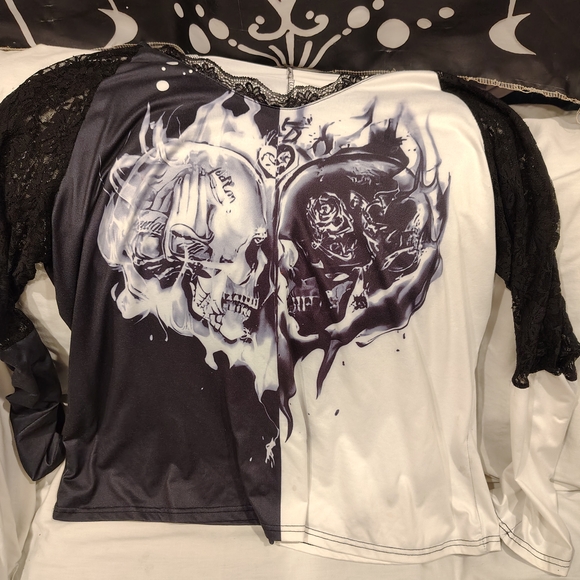 Rosegal Black and White Graphic Top - Picture 1 of 8